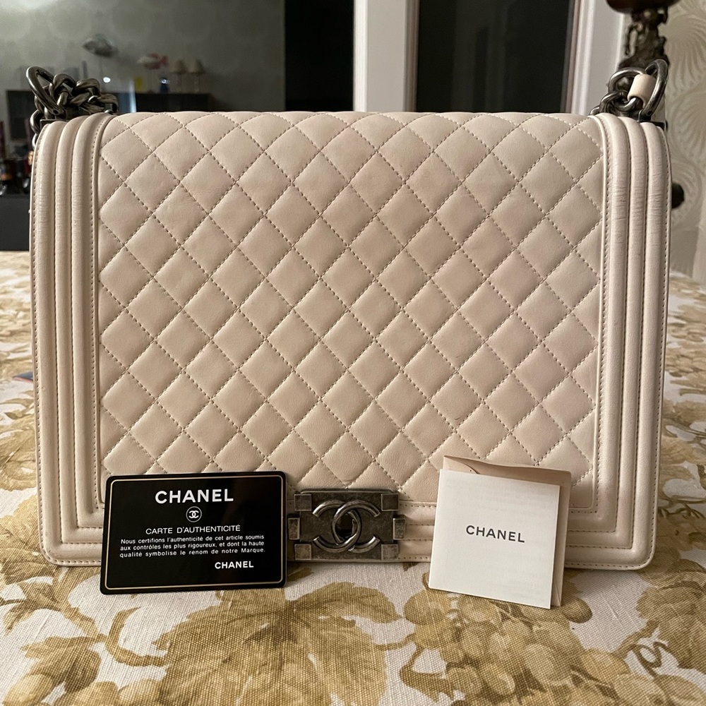 Chanel Boy Jumbo (XL) shoulder bag Cream Leather